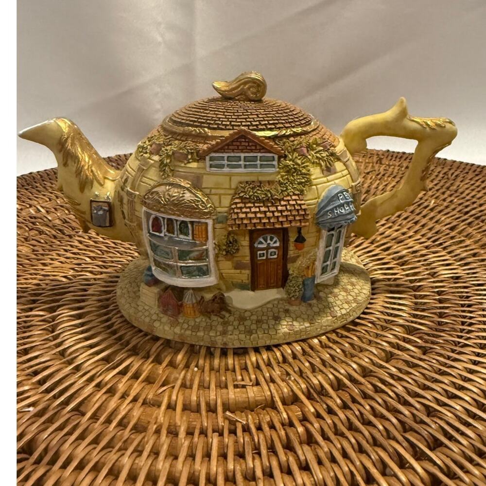 Pet Shoppe Hometown Teapot Cottages, Mini Faux Teapot Home Decor